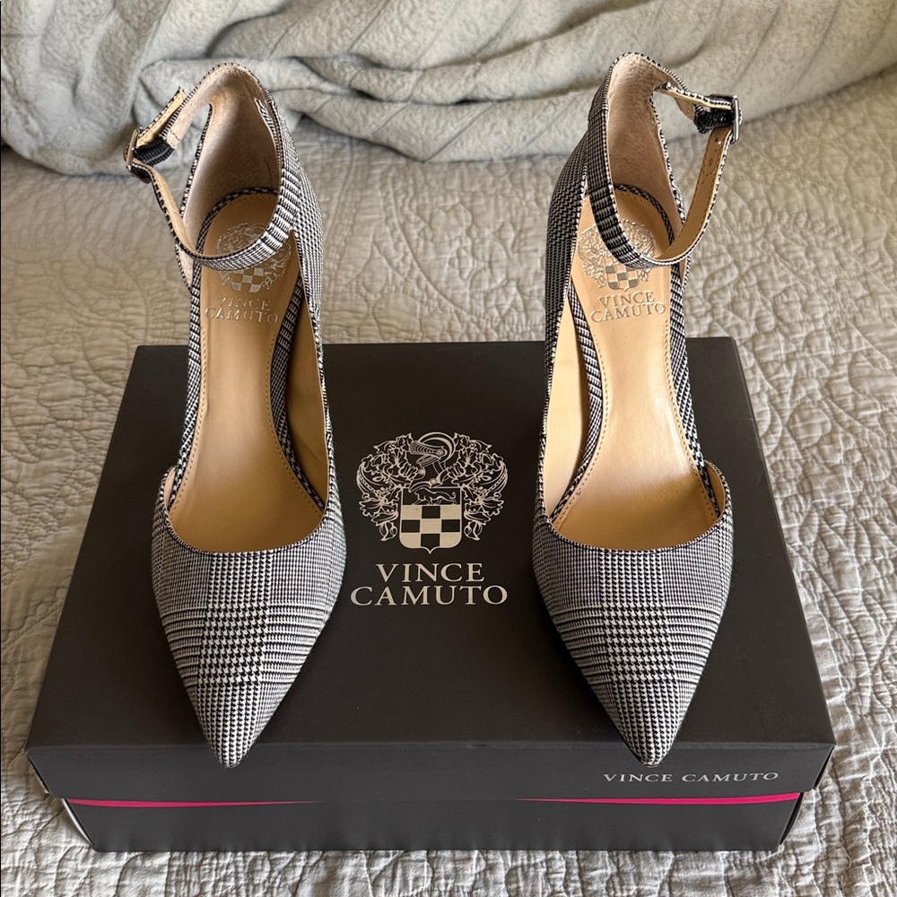 EUC Vince Camuto Houndstooth Black and White Heels
